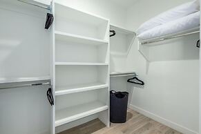 Modern Arcadia Estate Htd Pool Bikes Chef Kitchen