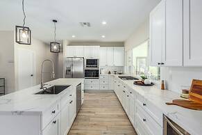 Modern Arcadia Estate Htd Pool Bikes Chef Kitchen