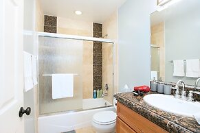 Multi-level 2br-fast Wifi-free Parking -cm-1