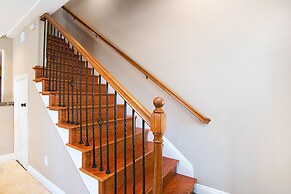 Multi-level 2br-fast Wifi-free Parking -cm-1