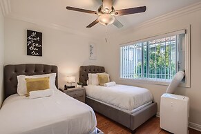 Stylish- Multi-level- Patio- Games - Fast Wifi-cm3