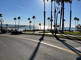 Walk to Beach - King Apt In 1 Area - AC