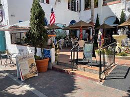 Walk to Beach - King Apt In 1 Area - AC