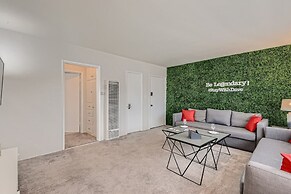 Walk to Beach - King Apt In 1 Area - AC