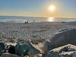 Walk to Beach - King Apt In 1 Area - AC