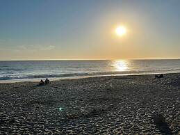 Walk to Beach - King Apt In 1 Area - AC