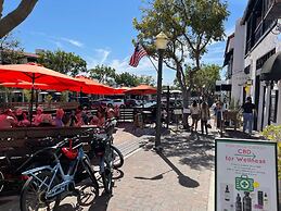 Walk to Beach - King Apt In 1 Area - AC