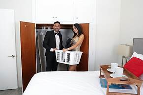 Walk to Beach - King Apt In 1 Area - AC