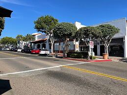 Walk to Beach - King Apt In 1 Area - AC