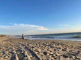 Walk to Beach - King Apt In 1 Area - AC