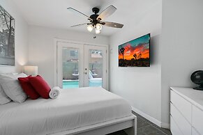 Desert 6BR Pool BBQ Games Parking - S1