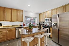 Desert 6BR Pool BBQ Games Parking - S1