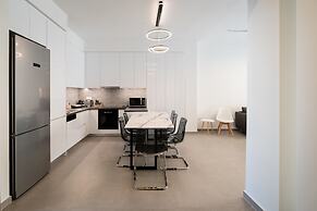 LIV - Luminous Spacious Apartment in Pagrati