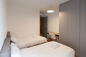 LIV - Luminous Spacious Apartment in Pagrati