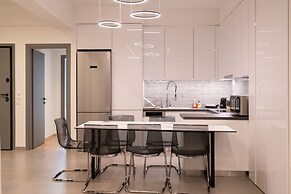 LIV - Luminous Spacious Apartment in Pagrati