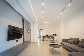 LIV - Luminous Spacious Apartment in Pagrati