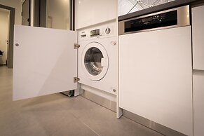 LIV - Luminous Spacious Apartment in Pagrati