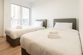 LIV - Luminous Spacious Apartment in Pagrati