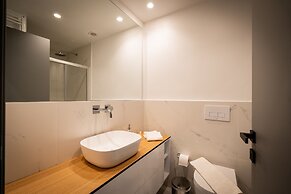 LIV - Luminous Spacious Apartment in Pagrati