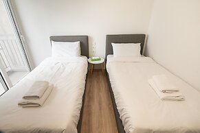 LIV - Luminous Spacious Apartment in Pagrati