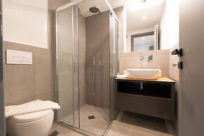 LIV - Luminous Spacious Apartment in Pagrati