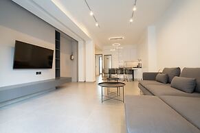 LIV - Luminous Spacious Apartment in Pagrati