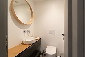 LIV - Luminous Spacious Apartment in Pagrati