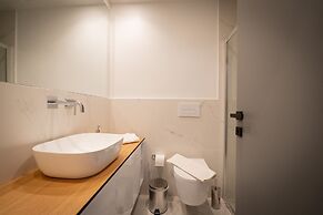 LIV - Luminous Spacious Apartment in Pagrati