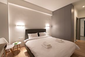 LIV - Luminous Spacious Apartment in Pagrati