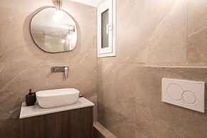 LIV - Peaceful Pagrati Getaway