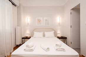 LIV - Peaceful Pagrati Getaway