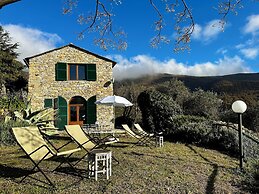 Panoramic Rural House With Garden