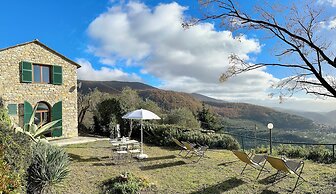 Panoramic Rural House With Garden