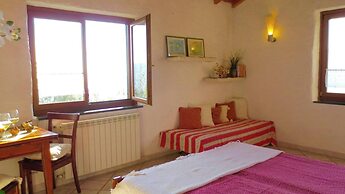Panoramic Rural House With Garden