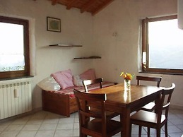 Panoramic Rural House With Garden