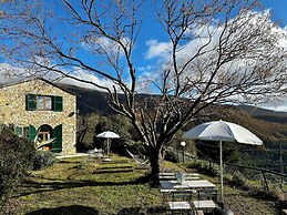 Panoramic Rural House With Garden