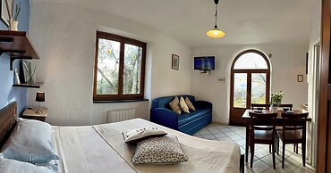Panoramic Rural House With Garden