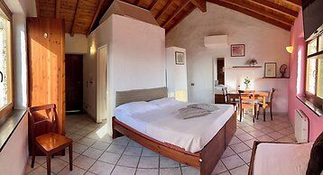 Panoramic Rural House With Garden