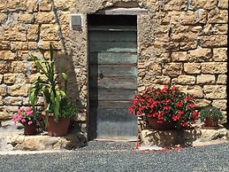 Panoramic Rural House With Garden