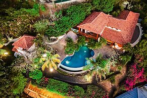 Luxury Villa Hot Tub Ocean Views Fully Staffed