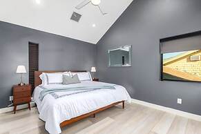 Urban Art Loft - Historic DT Phoenix-chefs Kitchen