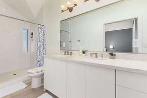 Urban Art Loft - Historic DT Phoenix-chefs Kitchen