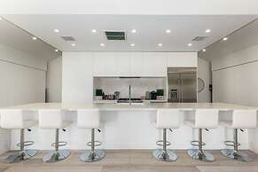 Urban Art Loft - Historic DT Phoenix-chefs Kitchen