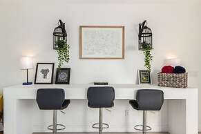 Urban Art Loft - Historic DT Phoenix-chefs Kitchen