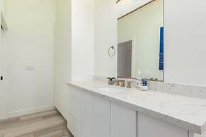 Urban Art Loft - Historic DT Phoenix-chefs Kitchen