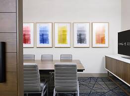 Staybridge Suites Montréal Airport - St-Laurent By IHG