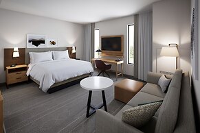 Staybridge Suites Montréal Airport - St-Laurent By IHG