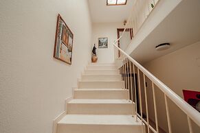 Espinho Modern 3 Bedroom Apartment by Vacationy