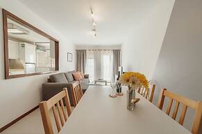Espinho Modern 3 Bedroom Apartment by Vacationy