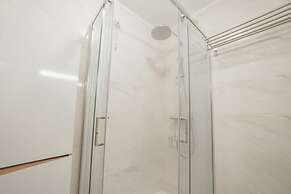 Espinho Modern 3 Bedroom Apartment by Vacationy